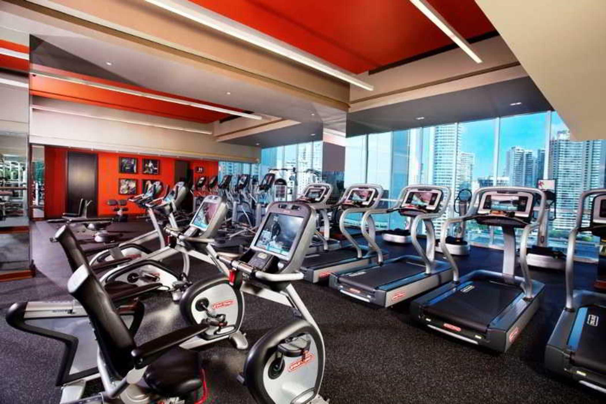 Megapolis Hotel Panama Dış mekan fotoğraf The gym at the 57th floor