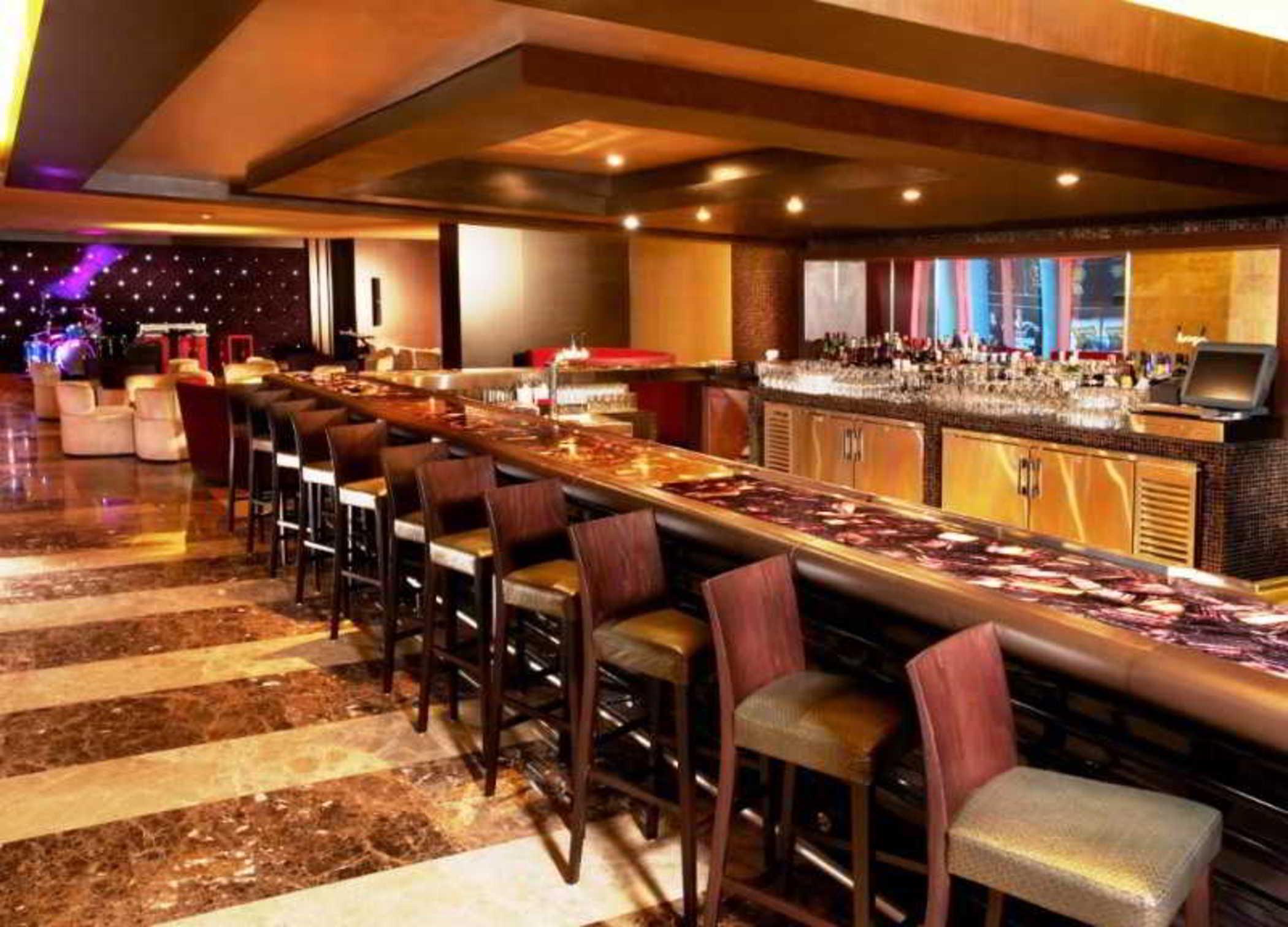 Megapolis Hotel Panama Dış mekan fotoğraf The bar at the Wynn