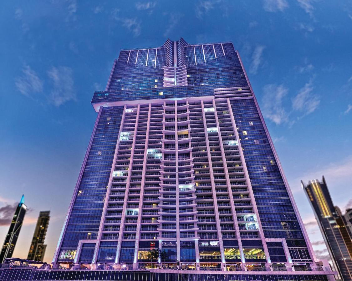 Megapolis Hotel Panama Dış mekan fotoğraf The hotel at night