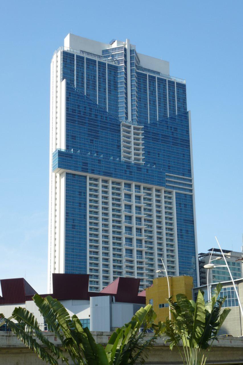 Megapolis Hotel Panama Dış mekan fotoğraf The Blue Diamond Tower