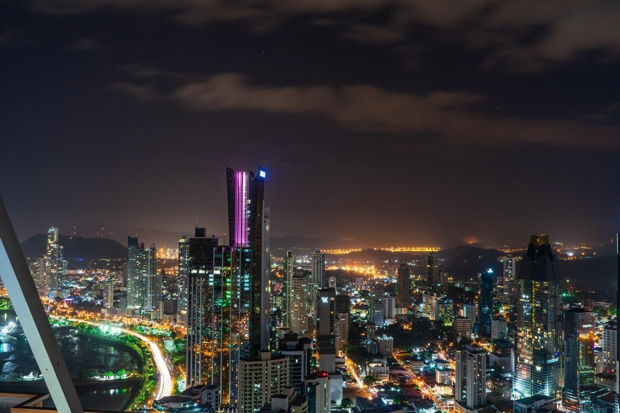 Megapolis Hotel Panama Dış mekan fotoğraf Panama City skyline at night