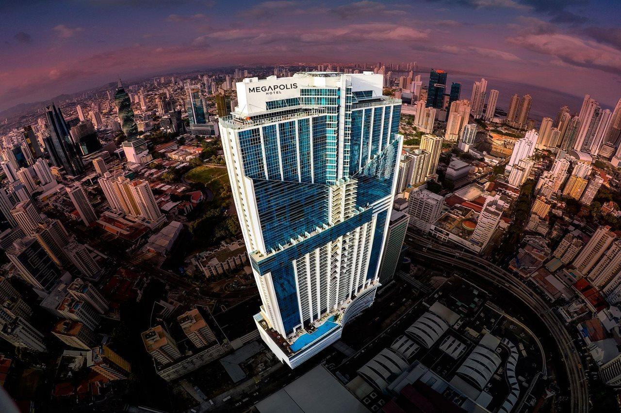 Megapolis Hotel Panama Dış mekan fotoğraf The building at night