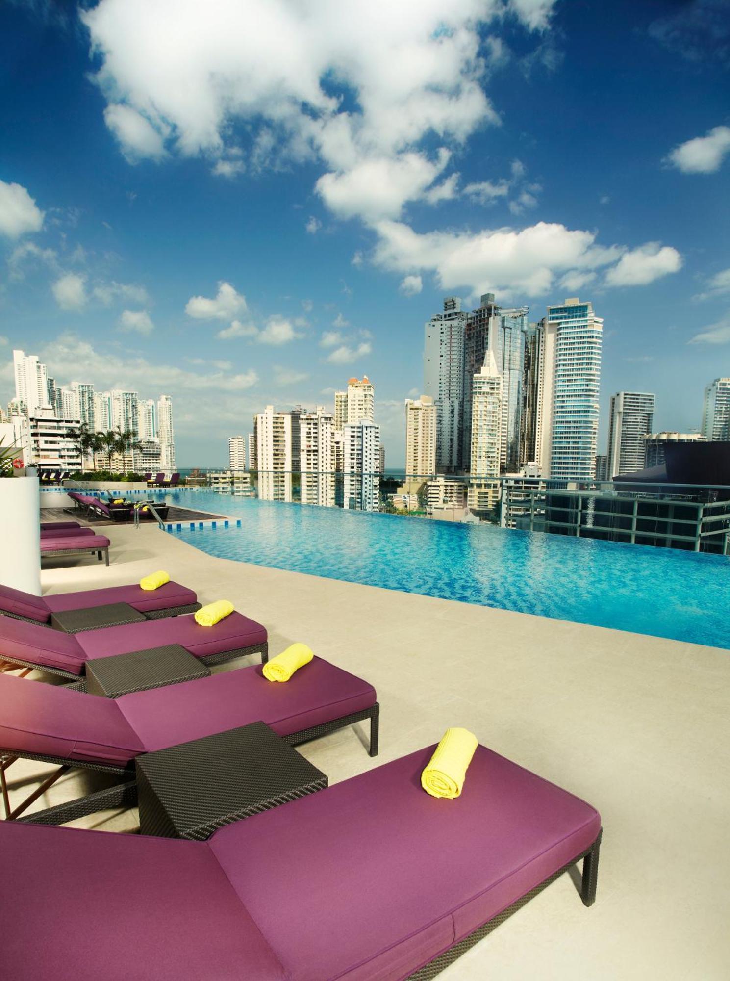 Megapolis Hotel Panama Dış mekan fotoğraf View from the rooftop pool