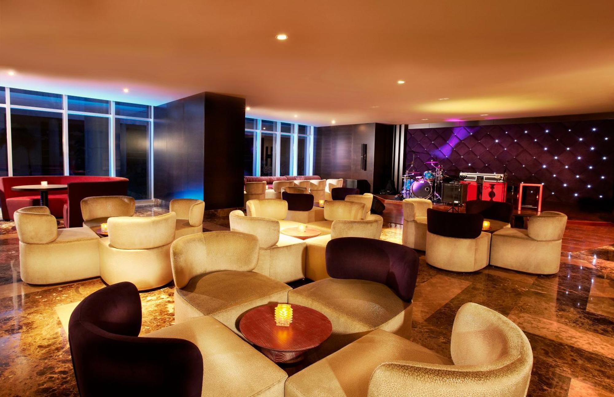 Megapolis Hotel Panama İç mekan fotoğraf The lounge at the hotel