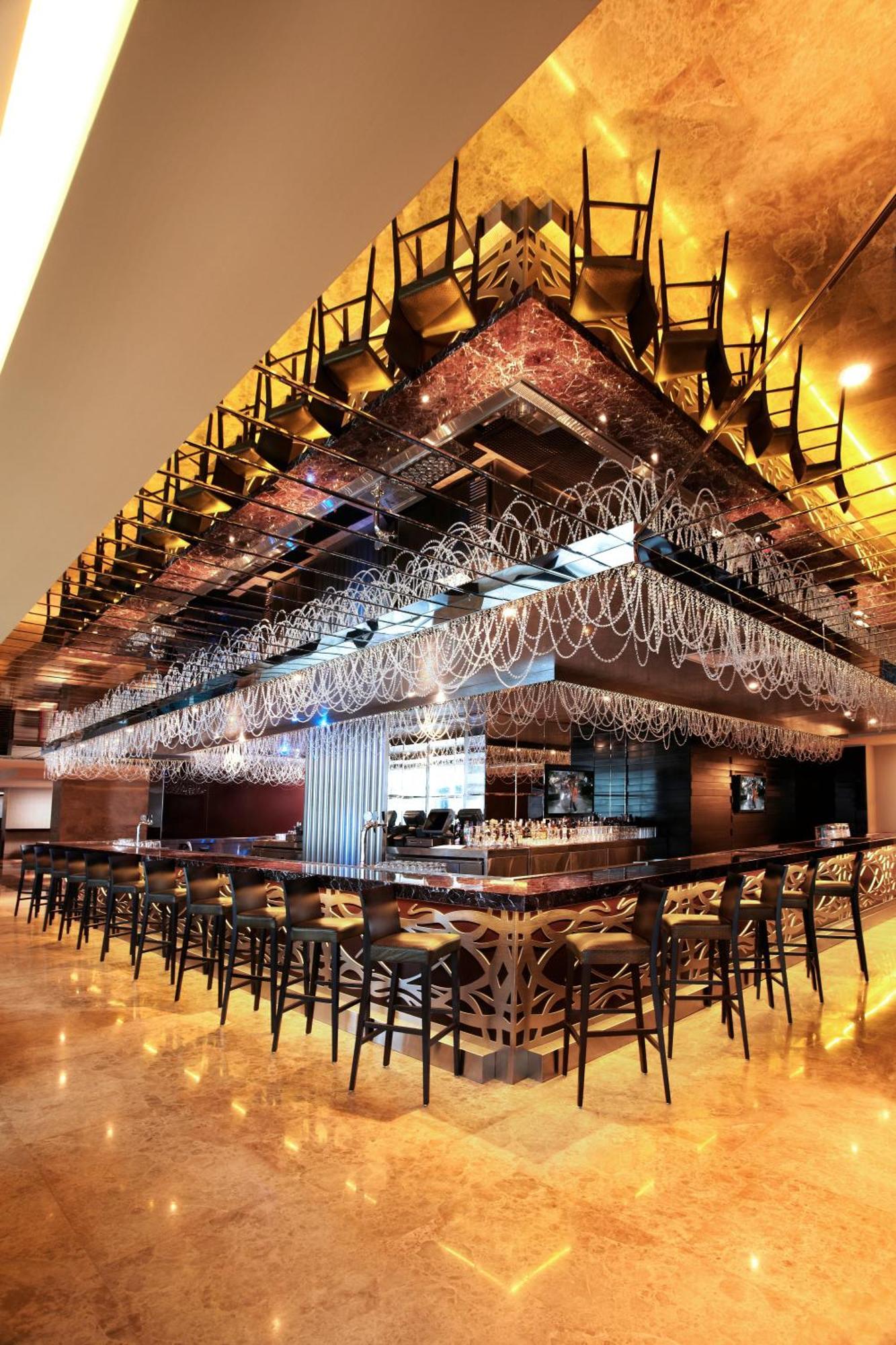 Megapolis Hotel Panama Restoran fotoğraf The bar at the 101 bar