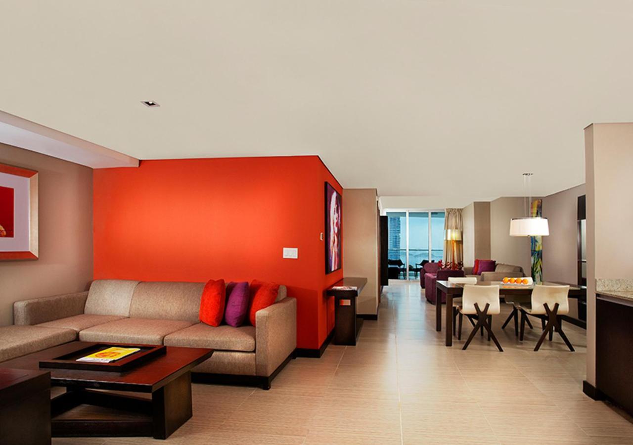 Megapolis Hotel Panama Dış mekan fotoğraf A suite at the Renaissance Hotel in San Francisco