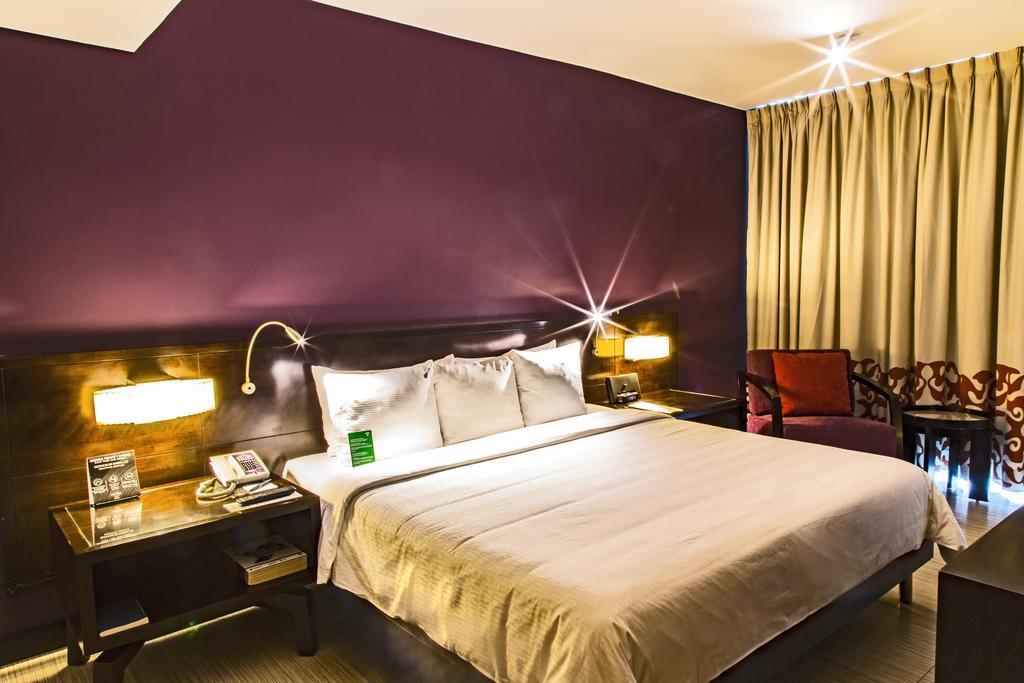 Megapolis Hotel Panama Dış mekan fotoğraf A room at the hotel